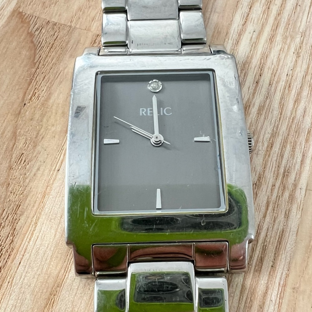 Relic mens rectangular gray dial silver tone watch NEW BATTERY